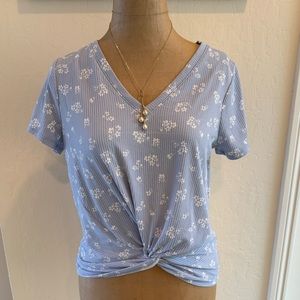 Super Cute Pastel Blue Flowered Knotted Top, Size Medium, Excellent Condition!